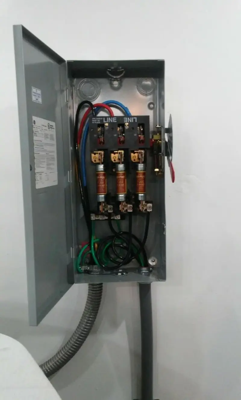 Three-phase disconnect switch installed for Smoke Detector Installation in Kinston